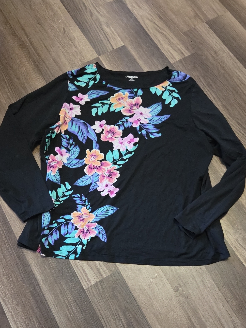 Lands End Women's Swim Tee Rash Guard Black Tossed Blossoms. Size 1X